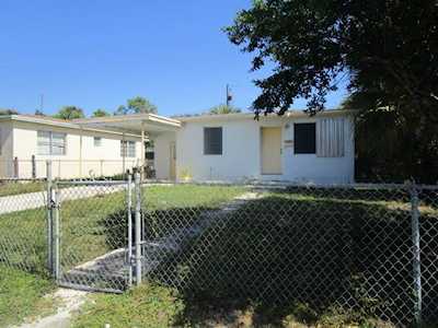 1208 W 32nd St Riviera Beach, FL 33404