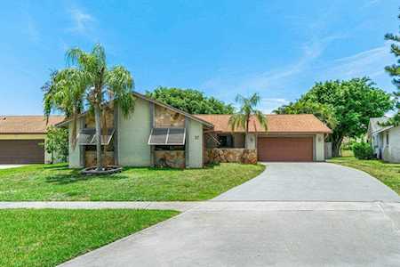 37 Vista Del Rio Boynton Beach, FL 33426