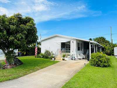 8411 SE Skylark Avenue Hobe Sound, FL 33455