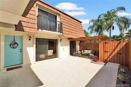 9106 SW 20th St Davie, FL 33324