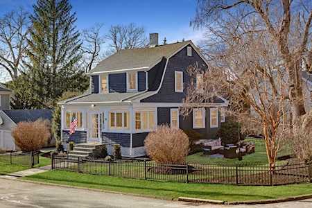 75 Curve St Wellesley, MA 02482