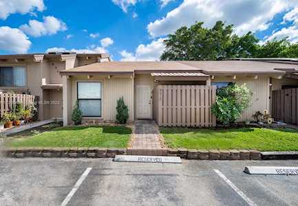 8016 SW 21st Ct Davie, FL 33324