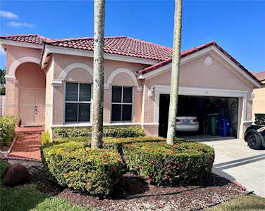 728 N Juniper Ln Weston, FL 33327