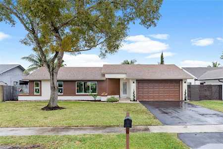 8340 SW 27th Pl Davie, FL 33328
