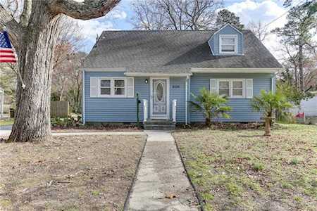 8204 Fernwood Dr Norfolk, VA 23518