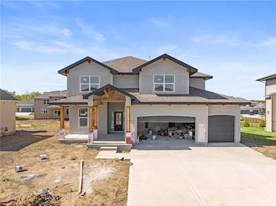 9256 Barth Rd Lenexa, KS 66227