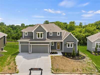 9326 Carbondale St Lenexa, KS 66227