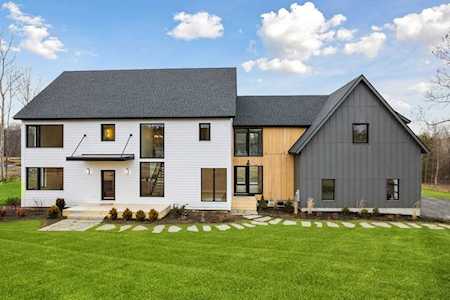 4 Lowland Farm Rd Essex, MA 01929