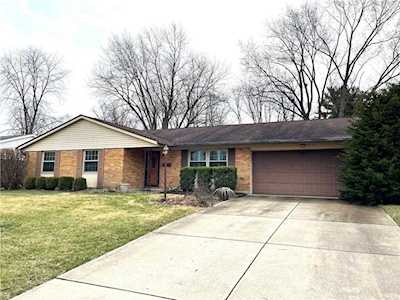 110 Lodewood Drive Centerville, OH 45458