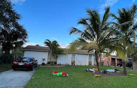 3055 Emerson Avenue Palm Springs, FL 33461