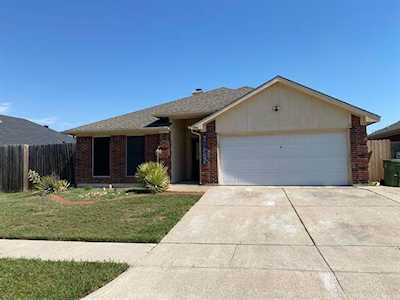 5911 Summerfield Drive Arlington, TX 76018