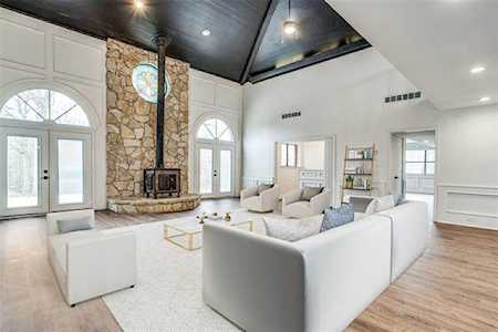2114 Coral Drive Arlington, TX 76010