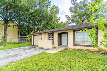 9290 E Daffodil Ln Miramar, FL 33025