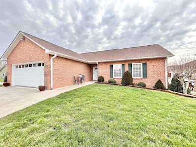 1206 Wexford Village Circle Lenoir, NC 28645