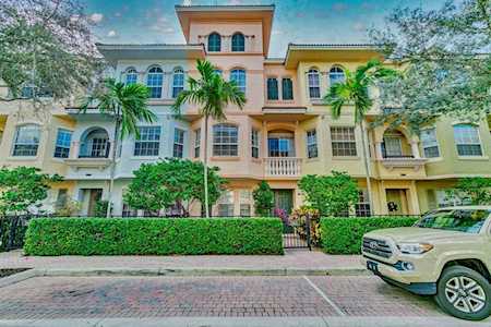2663 Ravella Lane Palm Beach Gardens, FL 33410