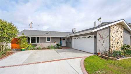 16402 Bradbury Ln Huntington Beach, CA 92647