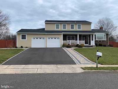 10 Oxcart Ln Hamilton, NJ 08619