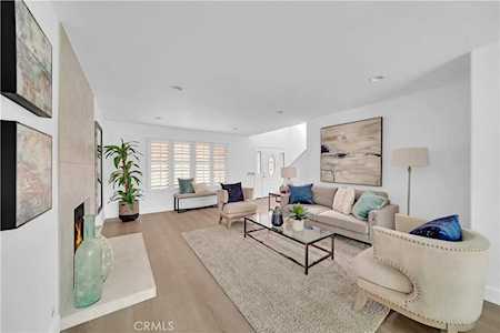 20621 Suburbia Ln Huntington Beach, CA 92646