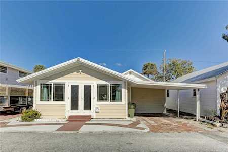 37 Braden Castle Dr Bradenton, FL 34208