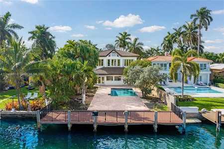 945 S Northlake Dr Hollywood, FL 33019