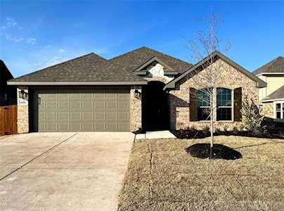 1305 Fox Glen Trail Crowley, TX 76036