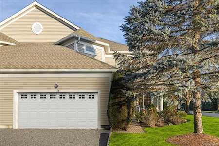 18 Club Pointe Drive White Plains, NY 10605