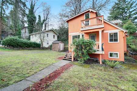 7325 Glenridge Way SW Seattle, WA 98136