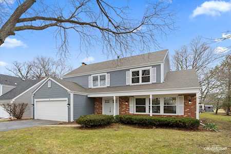 18 Southgate Course St. Charles, IL 60174