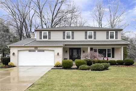 2953 Creekside Dr Westlake, OH 44145