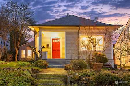 2413 Warren Ave N Seattle, WA 98109