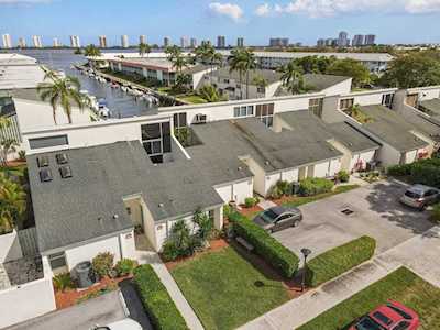 118 Castlewood Drive #120 North Palm Beach, FL 33408