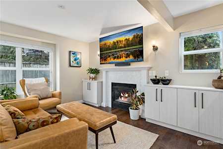 17201 127th Place NE #104 Woodinville, WA 98072