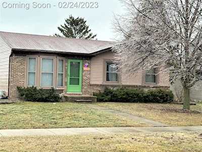 43990 Yorktown St Canton Twp, MI 48188