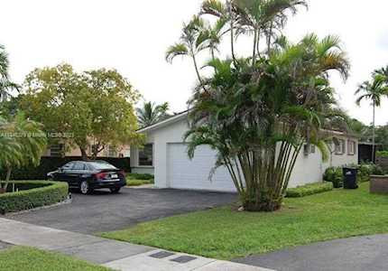 860 Westward Dr Miami Springs, FL 33166