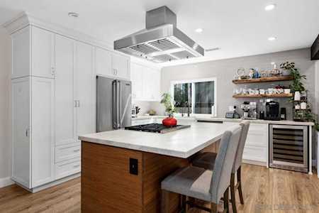 7942 Los Pinos Carlsbad, CA 92009