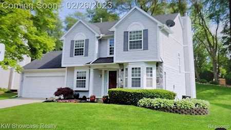 1254 Glenwood Ct Walled Lake, MI 48390