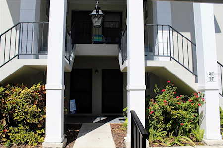 689 Lake Howard Dr NW #1F Winter Haven, FL 33880