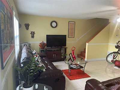 1350 W 53rd St #18 Hialeah, FL 33012