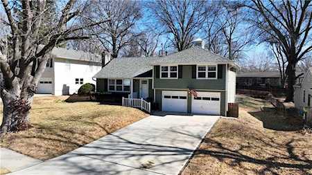 6931 Russell St Overland Park, KS 66204