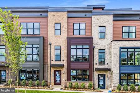 3307 Woodland Phlox St Rockville, MD 20852