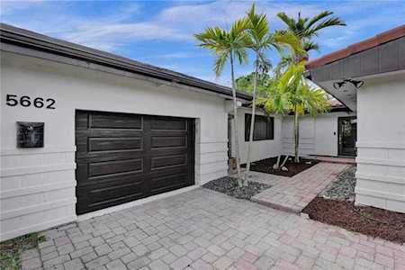 5662 SW 1st Ct Plantation, FL 33317