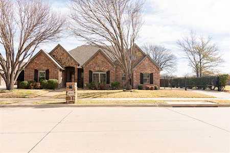 8300 Park Brook Drive North Richland Hills, TX 76182