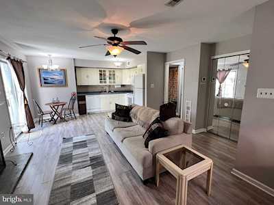 1407 Berwyck Ct Sicklerville, NJ 08081
