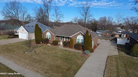 837 Shady Brook Ln Louisville, KY 40229