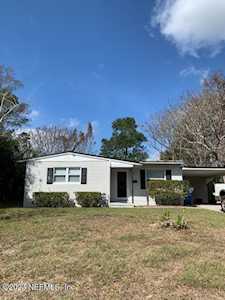 6741 Brandemere RD N Jacksonville, FL 32211