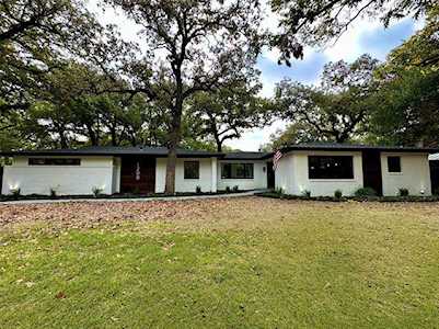 1208 W Park Row Drive Arlington, TX 76013