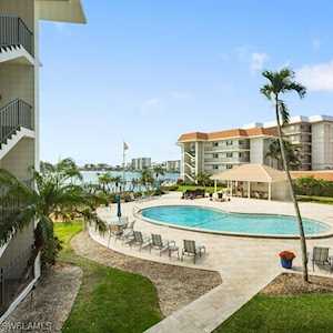 222 Harbour Dr #204 Naples, FL 34103