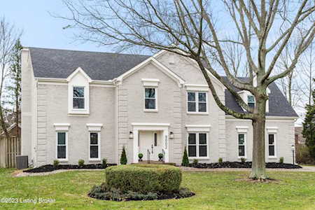 9002 Hurstwood Ct Louisville, KY 40222