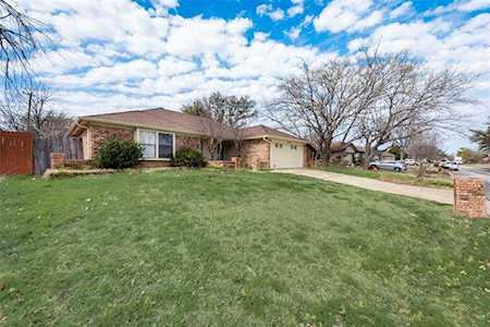 4916 Green Hollow Drive Arlington, TX 76017