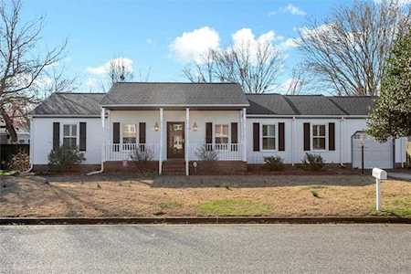218 Lakeview Dr Newport News, VA 23602